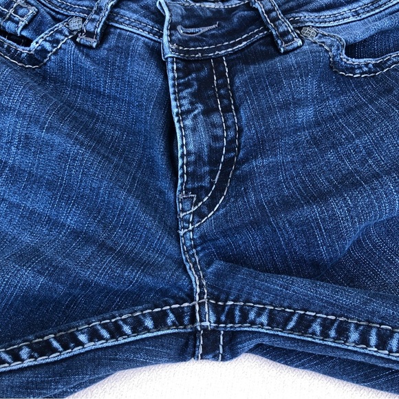 Silver Women’s Suki Surplus Flare Raw Hem Dark Wash Mid Rise Jeans W32/L32 - Picture 7 of 15